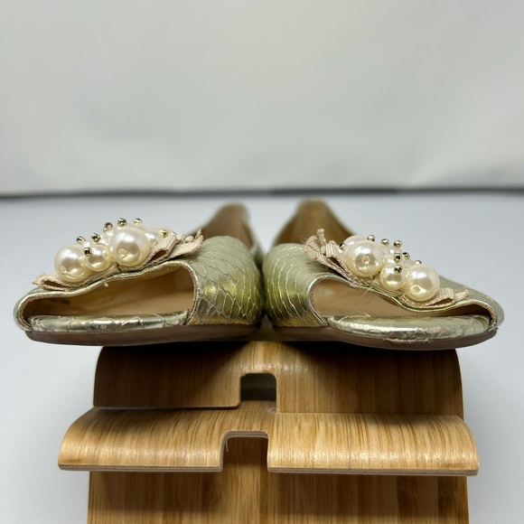 Kate Spade Sz 10 Metallic Gold Snakeskin Peep Toe Pearl Accent Flat Sandal Shoe - Picture 9 of 11